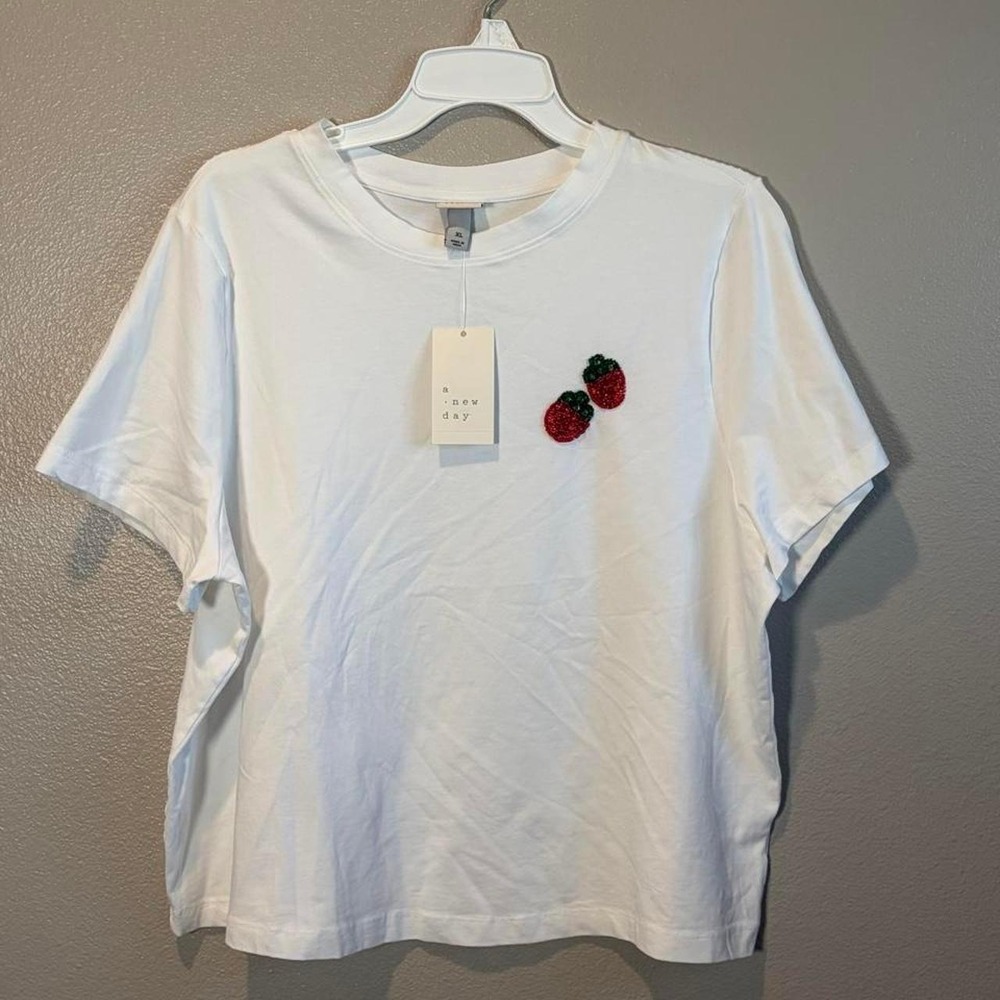 A New Day White Beaded Strawberry T-Shirt XL Short Sleeve Cotton Blend NWT